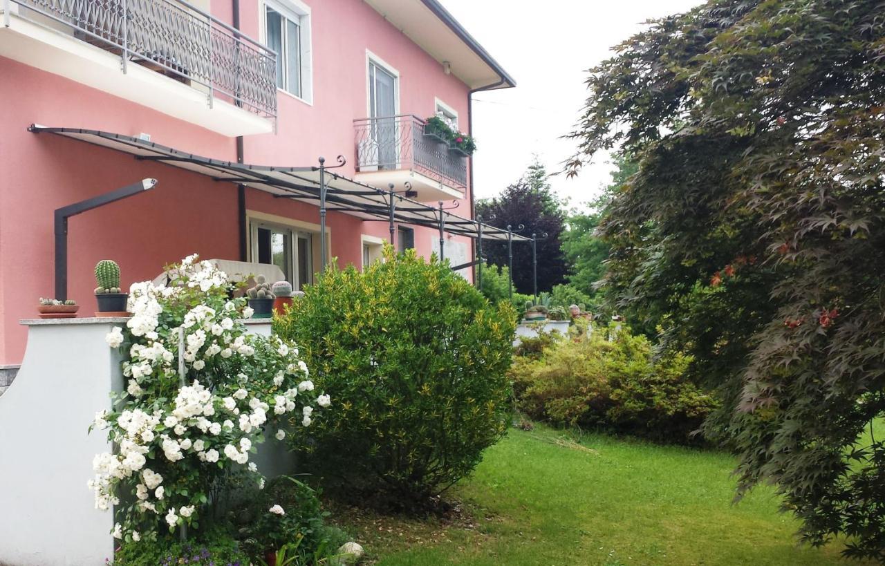 La Rosa Tra I Laghi B&B Мейна Екстериор снимка
