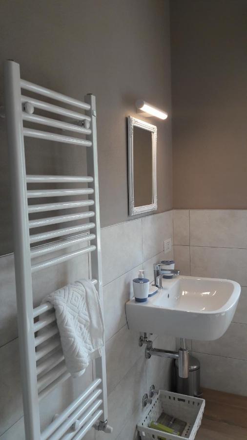La Rosa Tra I Laghi B&B Мейна Екстериор снимка